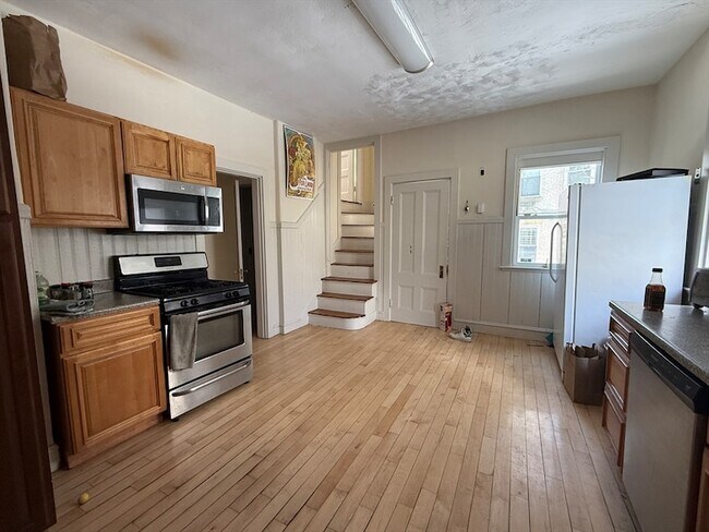 Building Photo - 12 Braemore Rd