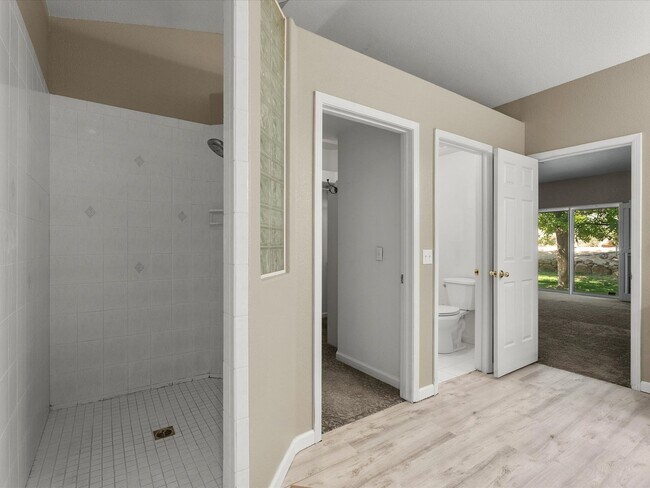 Building Photo - Fieldcreek Gem