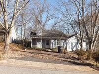 Building Photo - Charming 2BR/1BA home featuring a private driveway, small backyard, and a screened porch overlook...