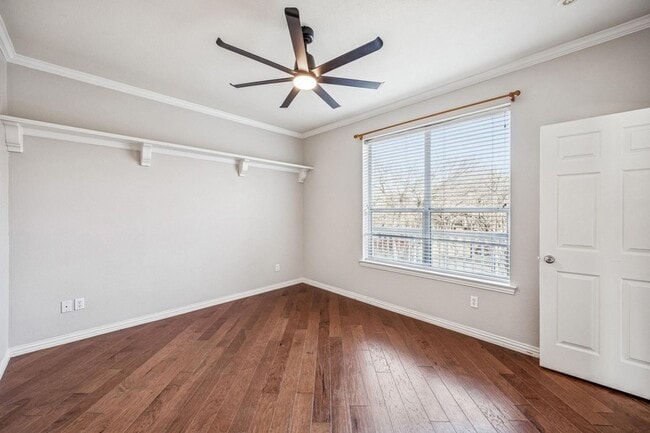 Building Photo - 2900 Creekview Dr