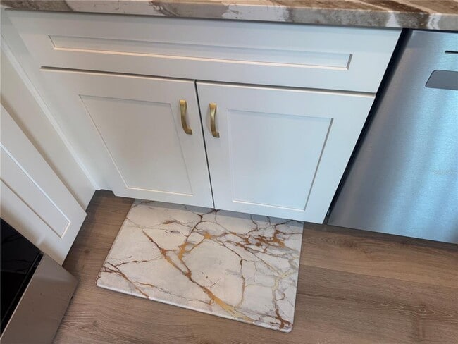 Building Photo - 798 TETBURY Lp