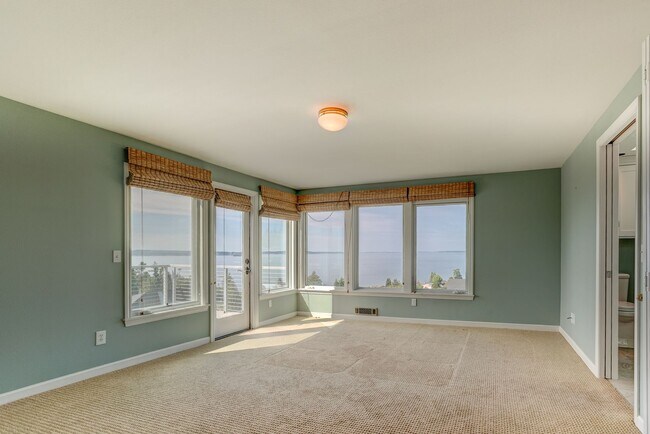 Building Photo - Stunning North Beach 4 bedroom, 3.5 bath with breathtaking view.