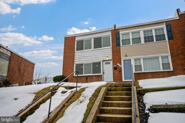 Building Photo - 7911 Bank St