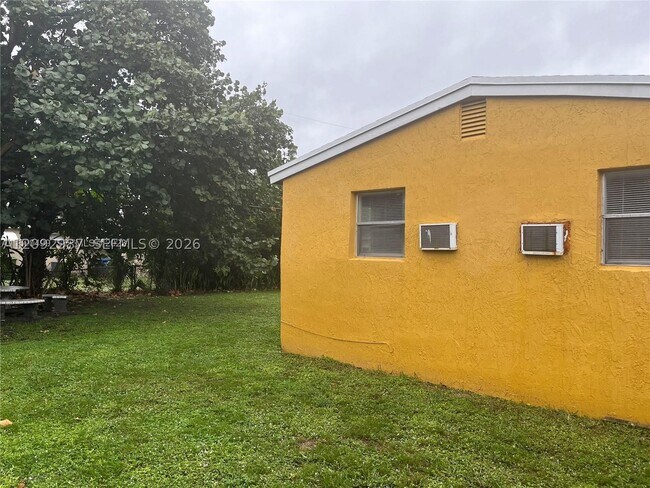 Building Photo - 2306 NW 13th St