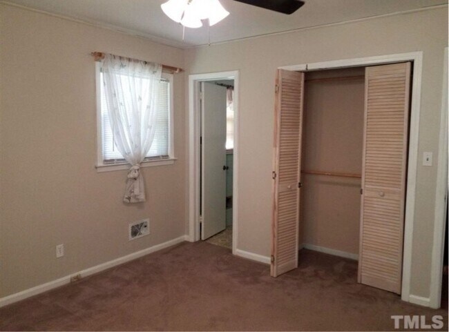 Building Photo - 604 Maple Ln