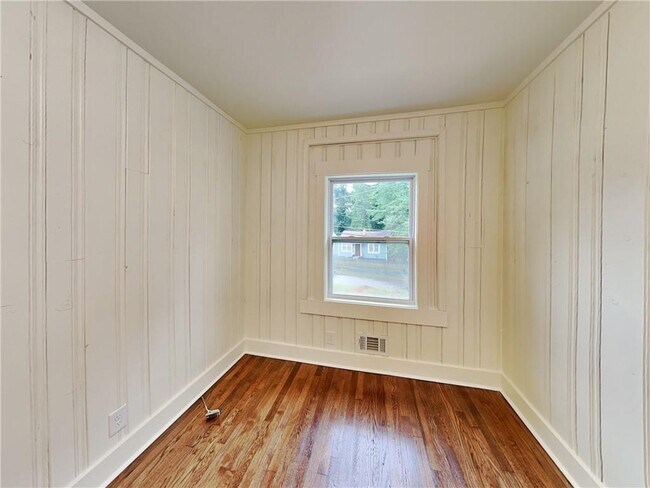 Building Photo - 108 Burbank Dr NW