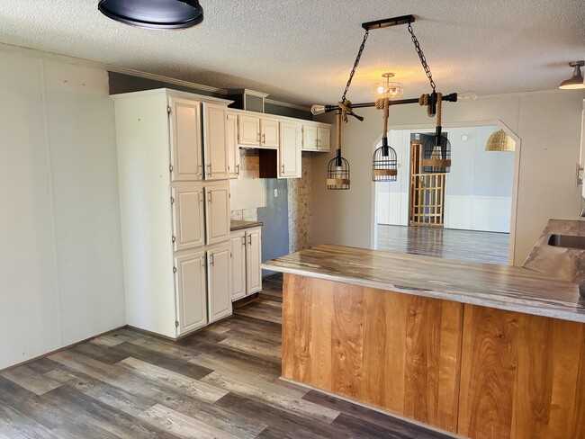 Building Photo - 424 E Air Depot Rd