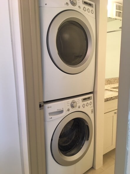 Building Photo - 55 S Judd St