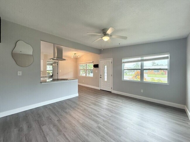 Building Photo - 1375 Tuscola St