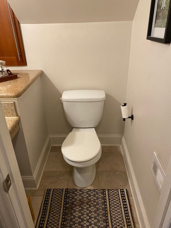 Building Photo - Immaculate end unit townhome in Raleigh's most desirable neighborhood - THE Five Points!