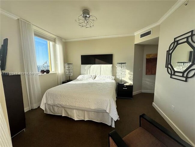 Building Photo - 17875 Collins Ave