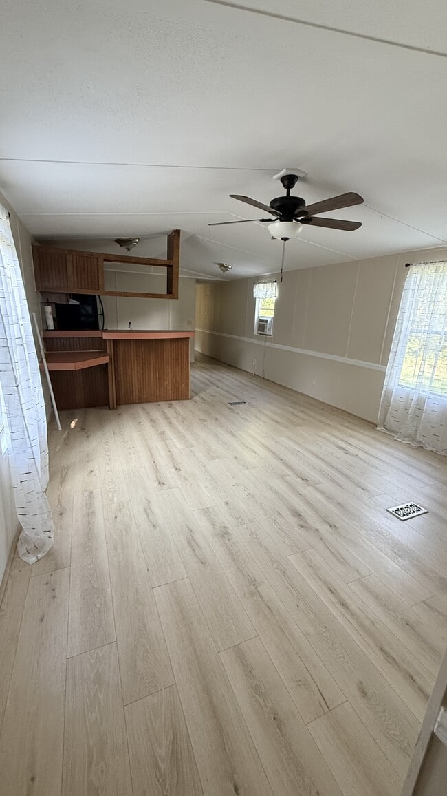 Building Photo - 284 Speedway Dr