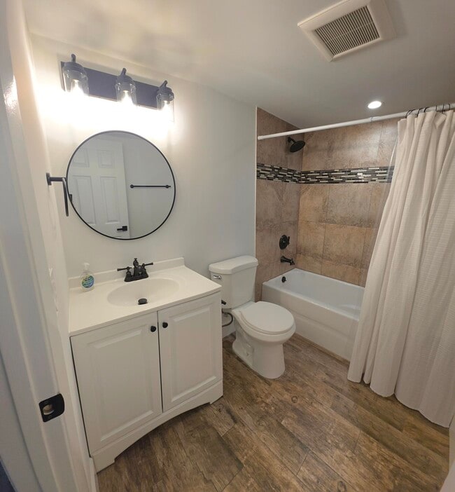 Building Photo - 209 Foxtail Dr