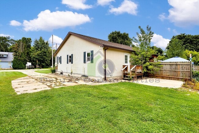 Building Photo - Darling 2 Bedroom Home in Middleville