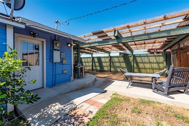 Building Photo - 1310 Harris Way