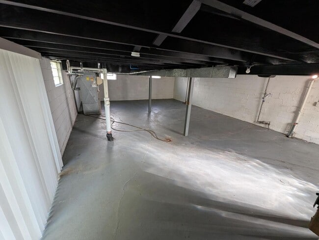 Building Photo - A Little Gem with Big Brentwood Energy