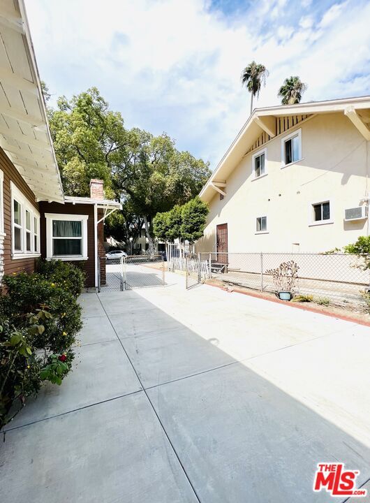 Building Photo - 332 W California Ave