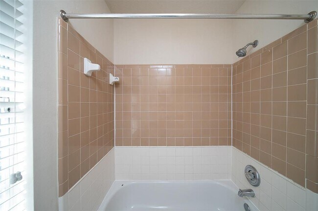 Building Photo - 427 Birch Hill Dr