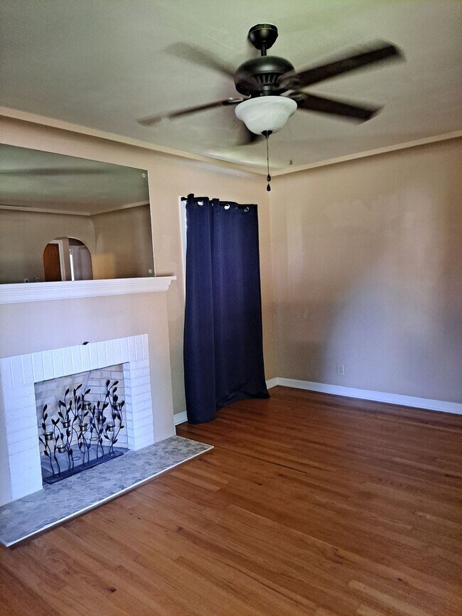 Building Photo - ALL PROSPECTIVE TENANTS MUST SUBMIT A $58 ...