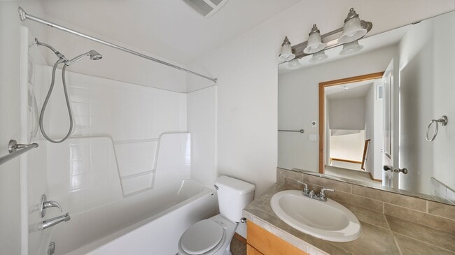 Building Photo - 3 Bed 2.5 Bath - 3 Car Garage - Groups -  ...