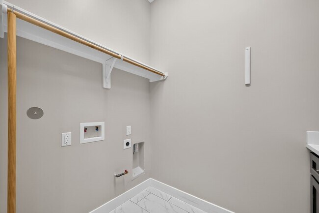 Building Photo - 4508 Hardy St