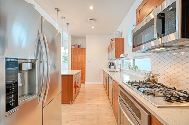 Building Photo - 5628 Kiam St