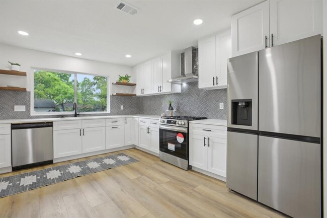 Building Photo - 2104 Malvern Hill Dr