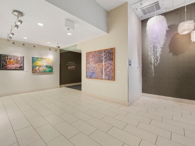 Building Photo - 215 10th Ave S