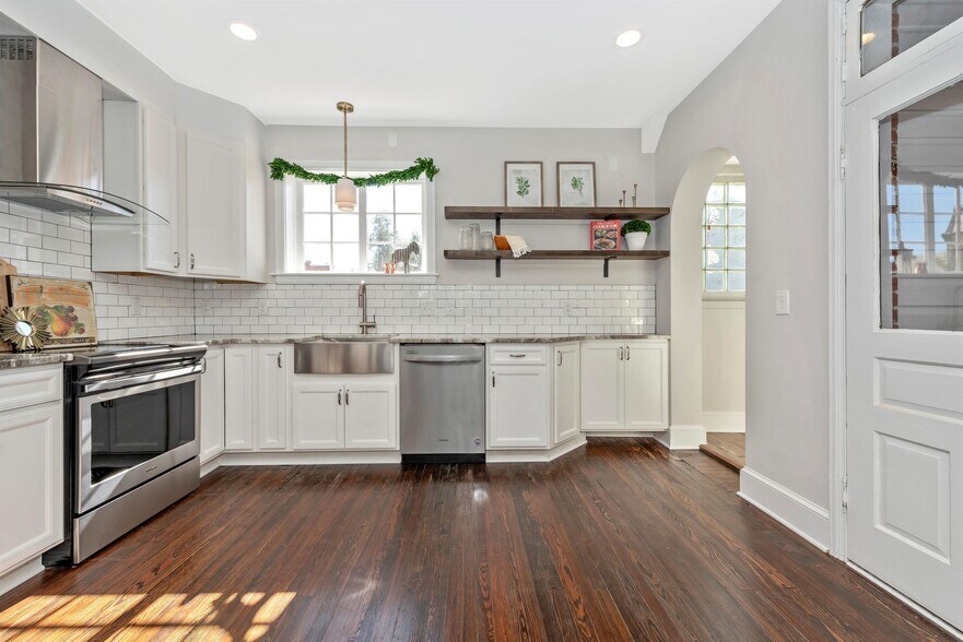 Building Photo - 6 W 4th St