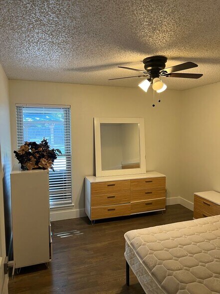Building Photo - 2304 Belfry Ct