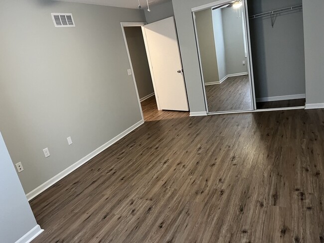 Building Photo - 3-Bedroom Townhome