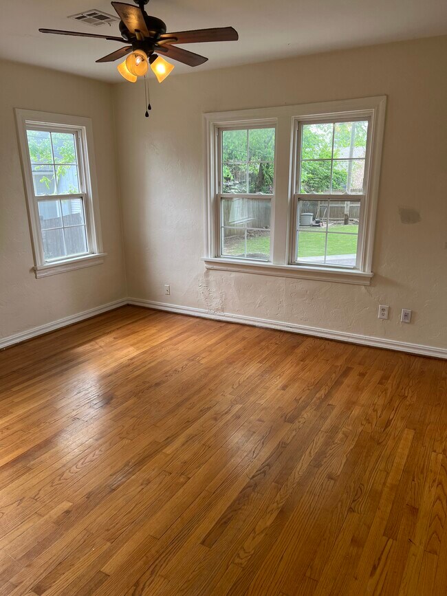 Building Photo - 3112 NW Drexel Ct