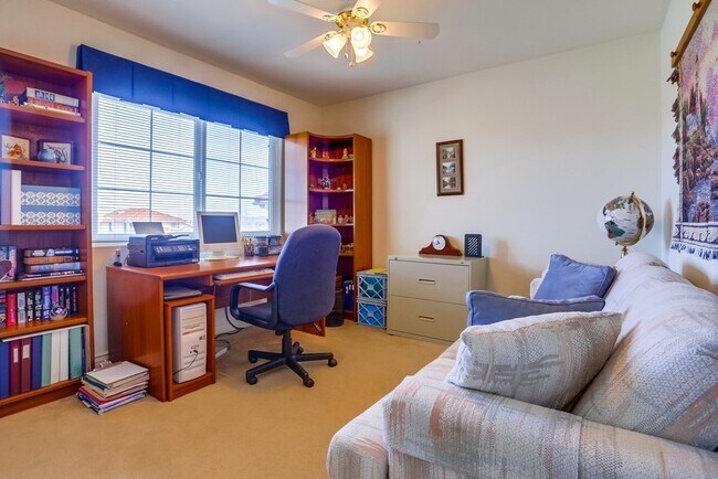 Building Photo - Spacious 4 Bedroom Shadowridge Home Available May 1st