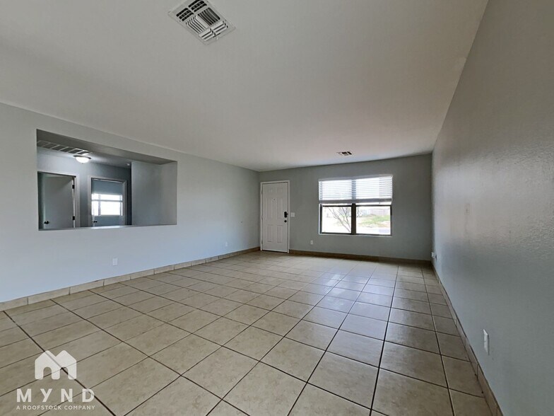 Building Photo - 11903 W Cabrillo Dr