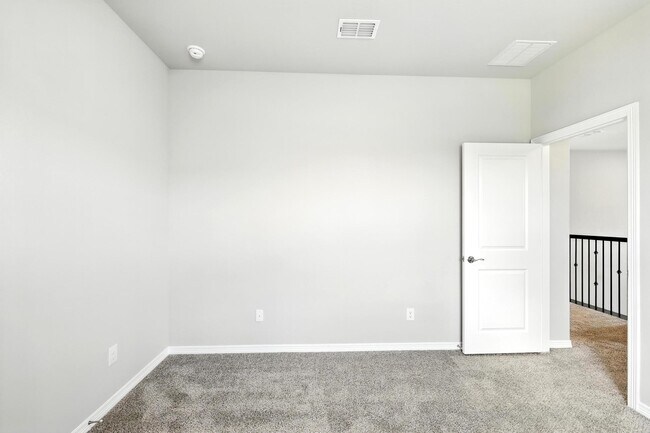 Building Photo - 1610 Rosedale Dr