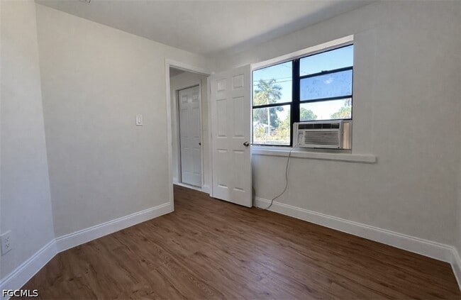 Building Photo - 569 Nuna Ave