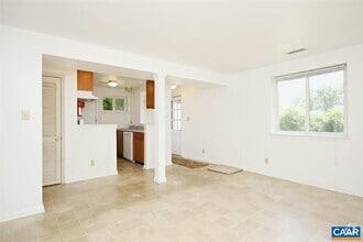 Building Photo - 124 Thomas Dr