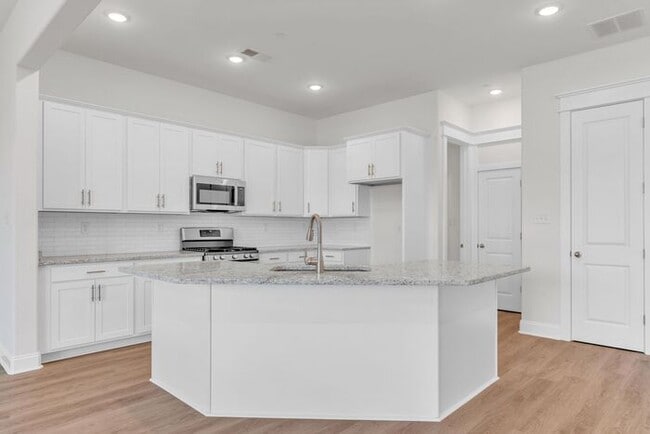 Building Photo - Move In Special! Now Leasing in Olive Branch @ Cedar Bluff – 3 and 4BR Townhomes in Olive Branch!...