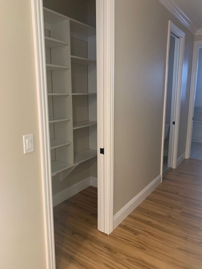 Building Photo - 183 Evergreen Ave