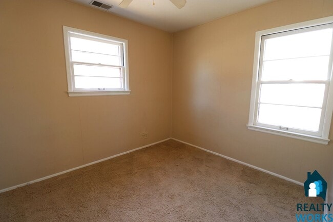 Building Photo - Cute 2 Bedroom 1 Bath House!