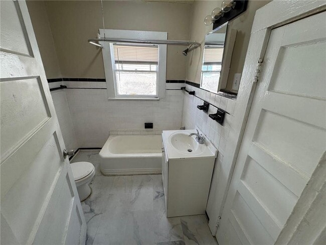 Building Photo - 134 N Carlen St