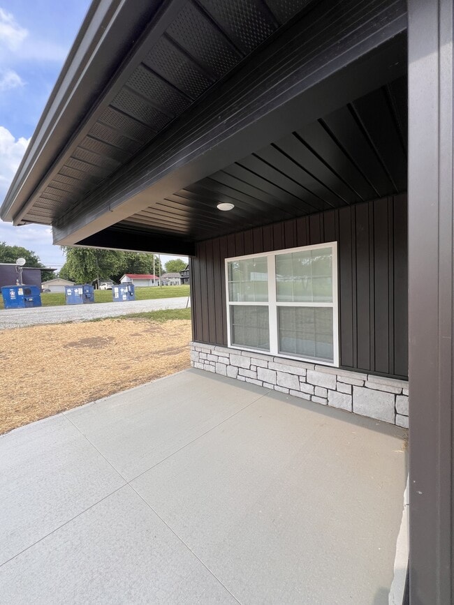 Building Photo - 209 Millersburg St