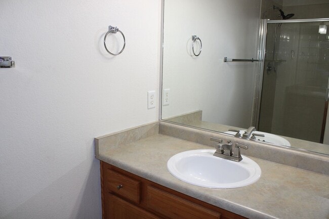 Building Photo - Beautiful 2-Bedroom Townhome in Pinnacle at T-Bone Ranch