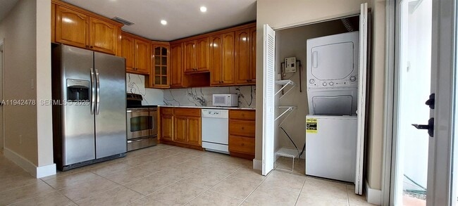 Building Photo - 4821 SW 129th Ave