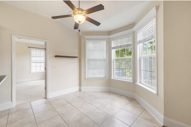 Building Photo - 5633 Tecumseh Dr