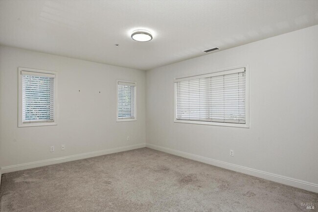 Building Photo - 155 Rosebud Ln