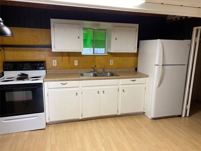 Building Photo - 3300 Elks Dr