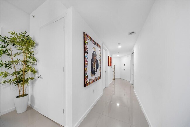 Building Photo - 3030 NE 188th St