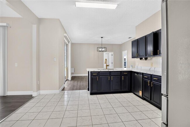 Building Photo - 121 Aurelia Ct