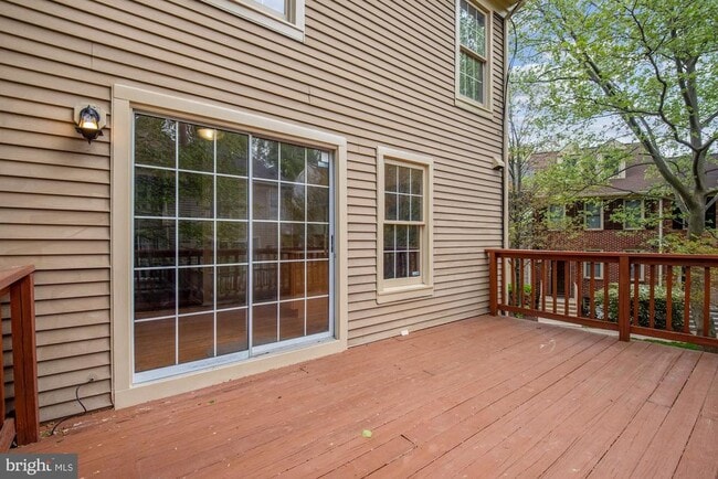 Building Photo - 10500 Grove Ridge Pl